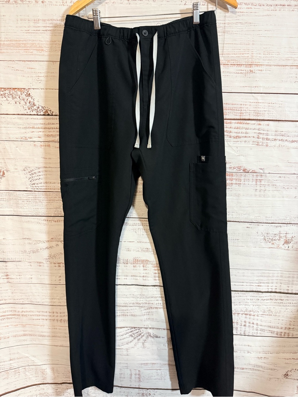 Figs Technical Collection - Black cargo scrub pants, sz L Men’s or unisex